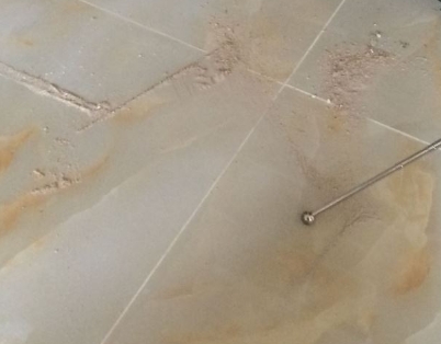 新龙瓷砖空鼓维修公司分享粘合剂选择不当在瓷砖铺贴过程中可能导致以下问题