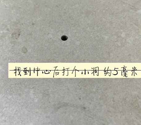 新龙瓷砖空鼓维修公司专业解答在瓷砖铺贴过程中，如果砂料搅拌不均匀，将会带来以下问题