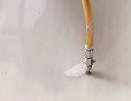 新龙瓷砖空鼓维修公司专业解答在瓷砖铺贴过程中，如果使用的砂料过粗（如全部使用了粗砂），可能会导致以下问题
